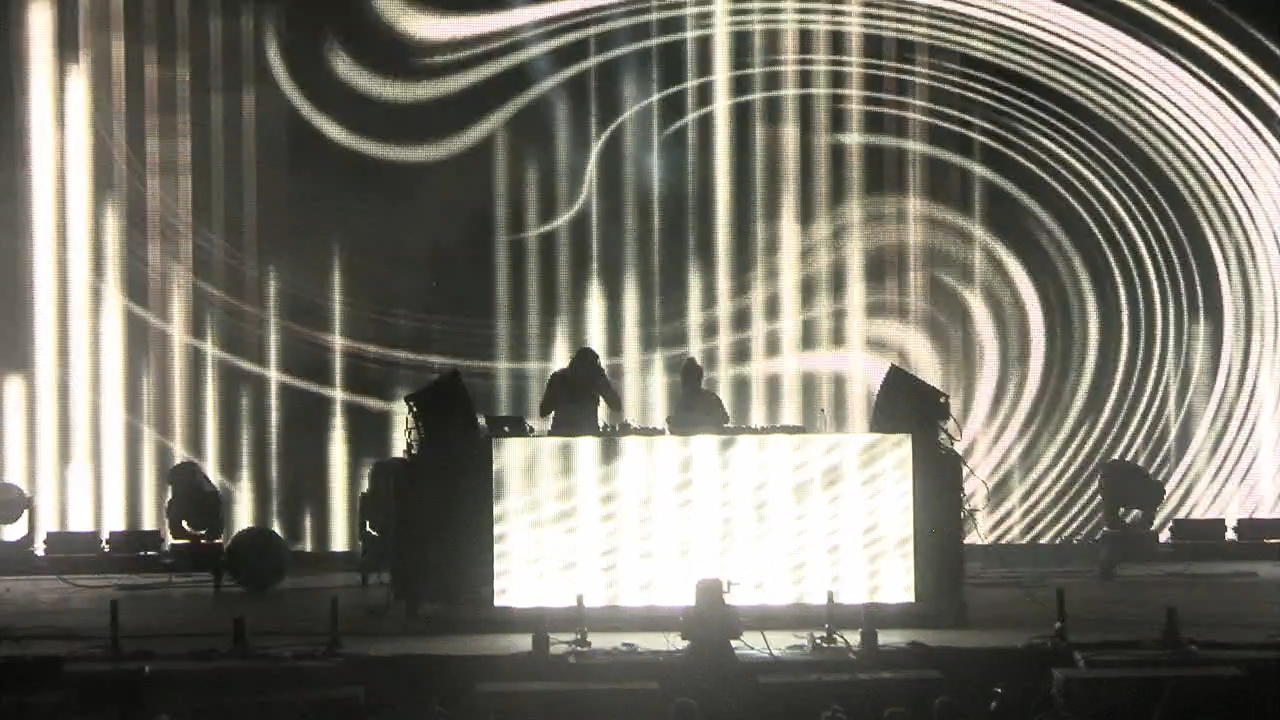 003 Untitled 14 (0 45 37 26)